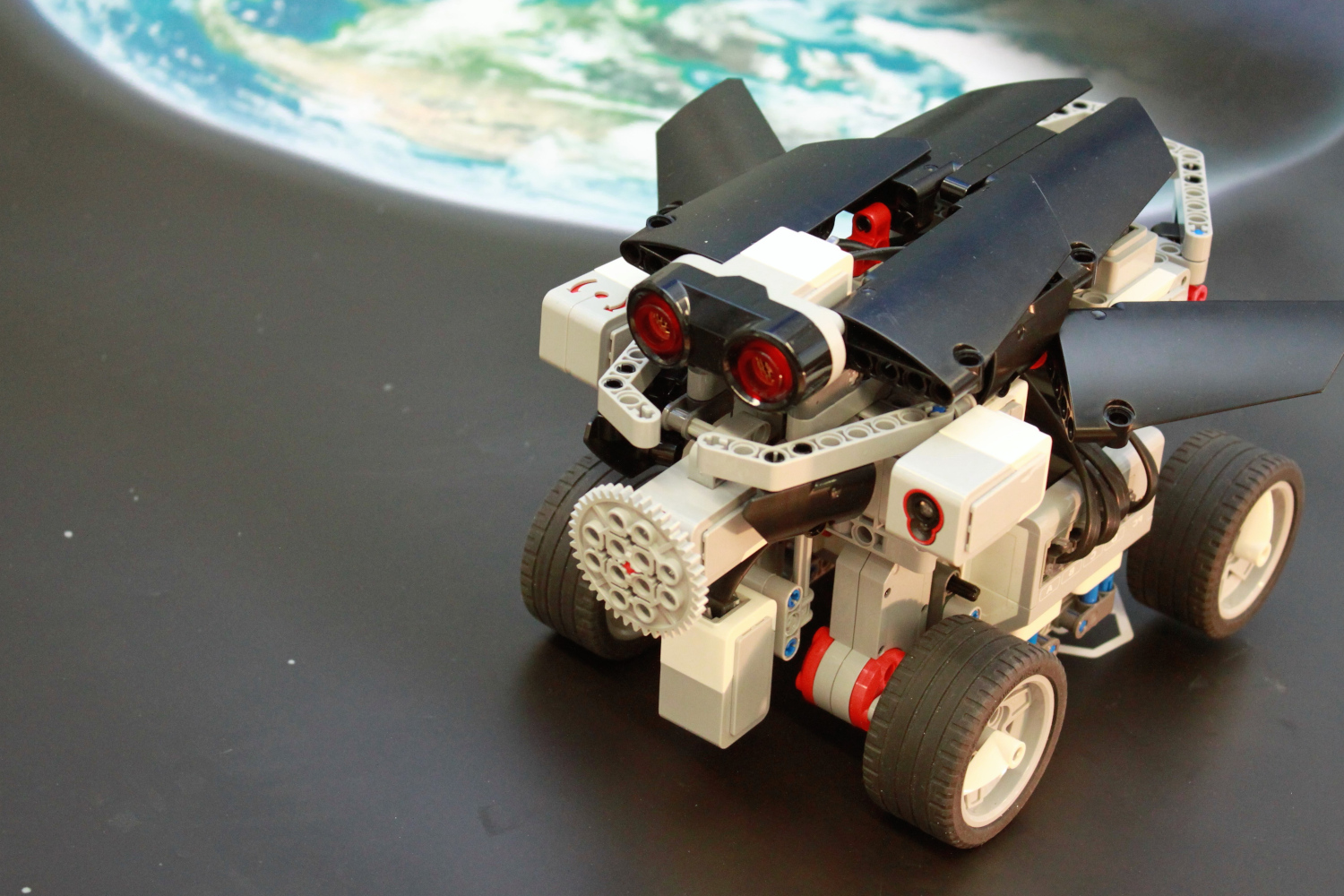 LEGO Mindstorms EV3, CC-BY-SA 4.0